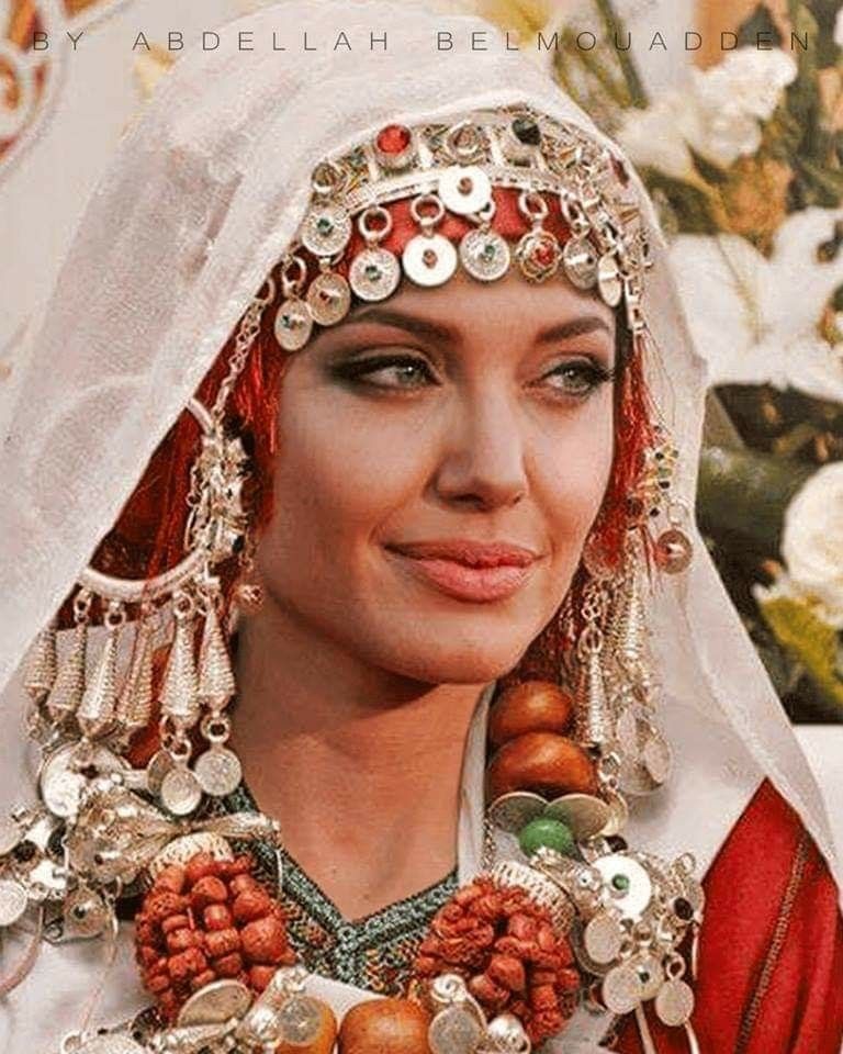 Angelina Jolie in Kashmiri traditional dress while trip to Kashmir